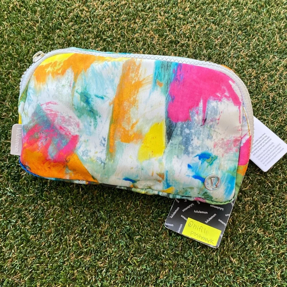 NWT Lululemon everywhere belt bag no limits multi white paint extended strap - Picture 3 of 4
